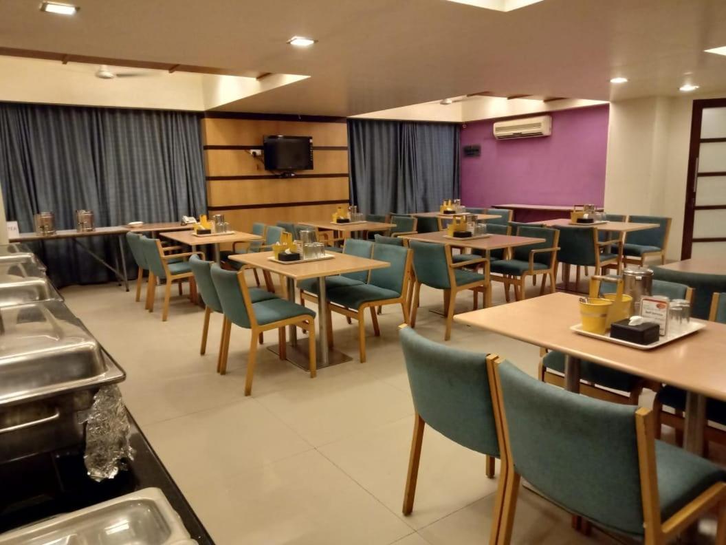 Treebo Trend Hotel Basera Pune Exterior foto